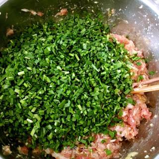 包饺子（猪肉油渣韭菜饺）的做法步骤：5