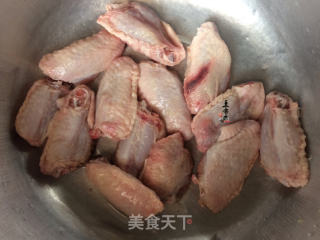 吮指梅酱鸡翅的做法步骤：3