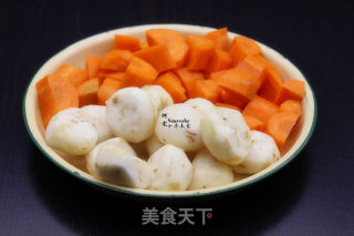 莲子马蹄鸡汤的做法步骤：3