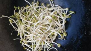 素炒豆芽的做法步骤：2