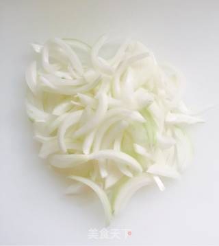 洋葱炒五花肉的做法步骤：1