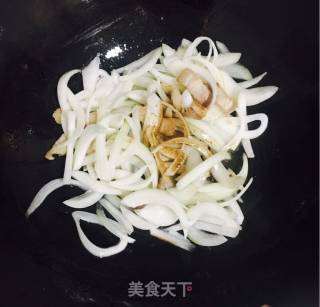 洋葱炒五花肉的做法步骤：5