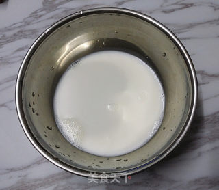 草莓果酱冰淇淋的做法步骤：2
