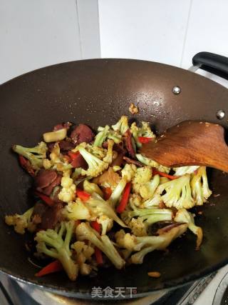 腊肉炒花菜的做法步骤：7