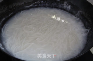 凉拌米粉的做法步骤：2