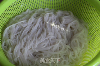 凉拌米粉的做法步骤：3