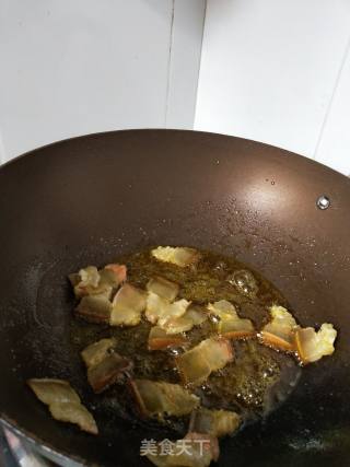 荷兰豆炒腊肉的做法步骤：3