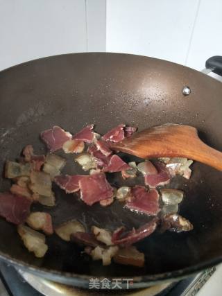 荷兰豆炒腊肉的做法步骤：4