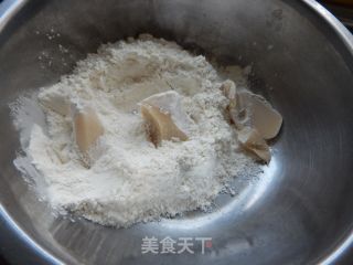 蛋黄酥的做法步骤：2