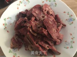 辣炒猪肺的做法步骤：1