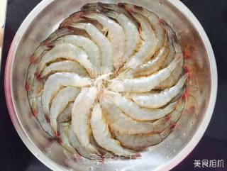 蒜蓉蒸虾的做法步骤：1