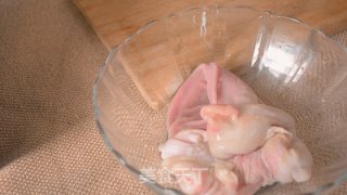 【小森妈妈备孕药膳】二肚滋阴助孕汤的做法步骤：4
