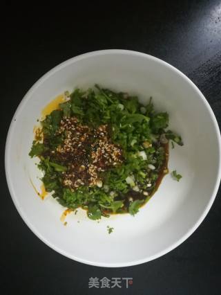 酸辣汤水饺的做法步骤：3