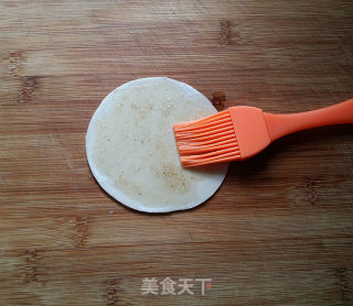 千层葱油饼（饺子皮版）的做法步骤：4