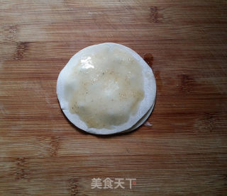 千层葱油饼（饺子皮版）的做法步骤：6