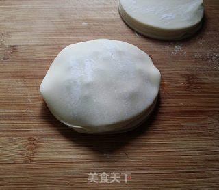 千层葱油饼（饺子皮版）的做法步骤：8
