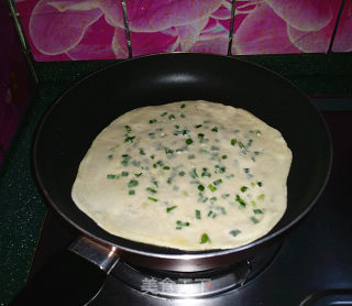 千层葱油饼（饺子皮版）的做法步骤：10