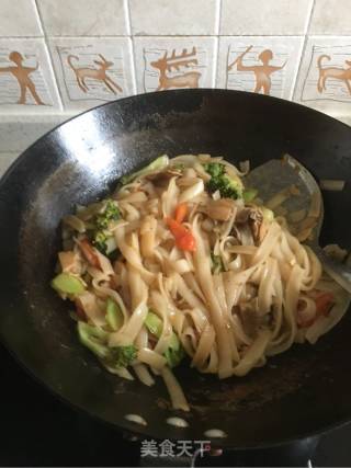 菜花猪肚炒河粉的做法步骤：6