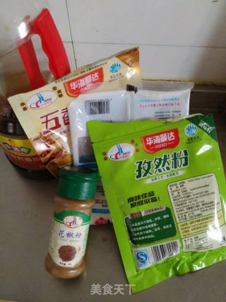 油煎鸡腿的做法步骤：1