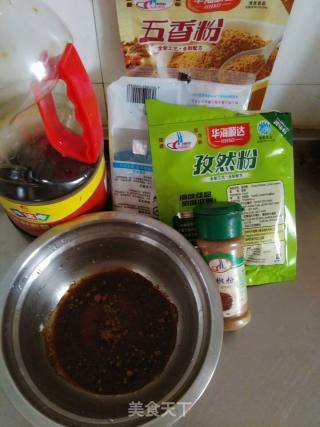 油煎鸡腿的做法步骤：2