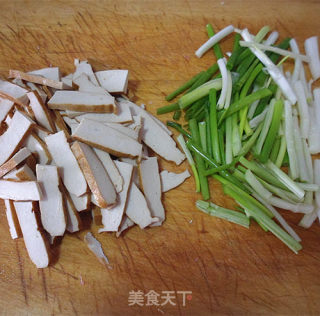 香葱煸豆干的做法步骤：3