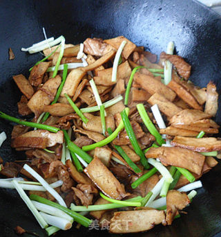 香葱煸豆干的做法步骤：10
