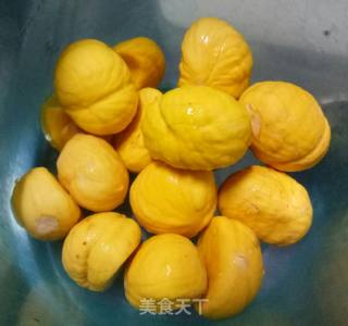 板栗胡萝卜猪骨汤的做法步骤：1