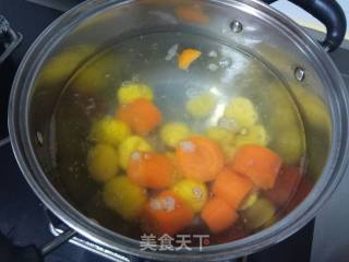 板栗胡萝卜猪骨汤的做法步骤：4