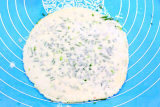饺子皮葱油饼的做法步骤：4