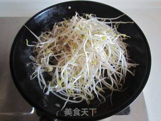 豆芽炒鸡蛋的做法步骤：5