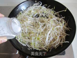 豆芽炒鸡蛋的做法步骤：6