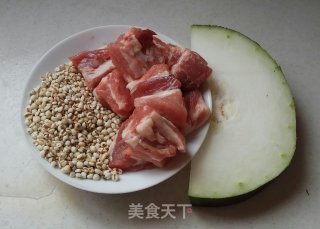 冬瓜薏米排骨汤的做法步骤：1