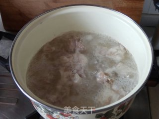 冬瓜薏米排骨汤的做法步骤：4