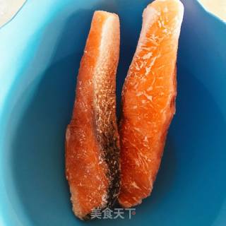 香烤三文鱼的做法步骤：1