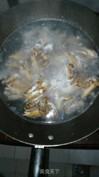 辣椒炒蛏子的做法步骤：2
