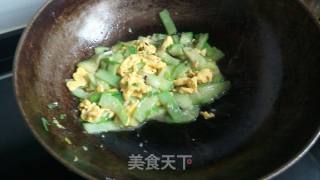 丝瓜炒鸡蛋的做法步骤：5