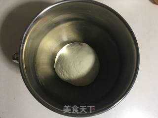 金枪鱼口袋披萨的做法步骤：2