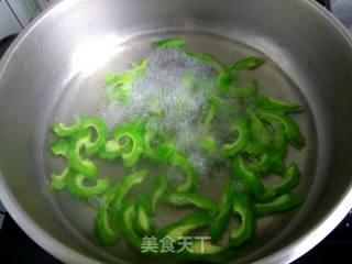 炝拌苦瓜的做法步骤：3
