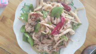 青椒炒平菇的做法步骤：7