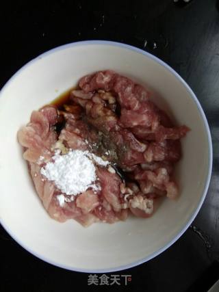 鱼香肉丝的做法步骤：1