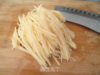 土豆丝拌火腿的做法步骤：2