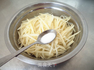 土豆丝拌火腿的做法步骤：7