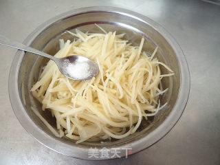 土豆丝拌火腿的做法步骤：8