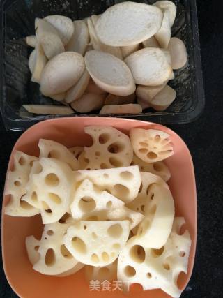 莲藕杏鲍菇猪骨汤的做法步骤：3