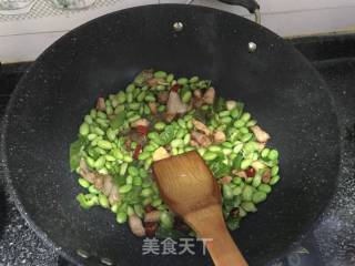 毛豆炒肉的做法步骤：4