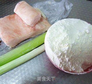 传统大油饼的做法步骤：1