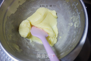 让你一次吃到四种口味的奶黄馅桃山月饼的做法步骤：3