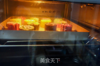 让你一次吃到四种口味的奶黄馅桃山月饼的做法步骤：12