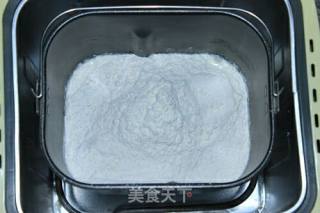 绣球面包的做法步骤：1