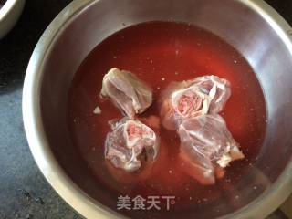 白萝卜薏米筒骨汤的做法步骤：1